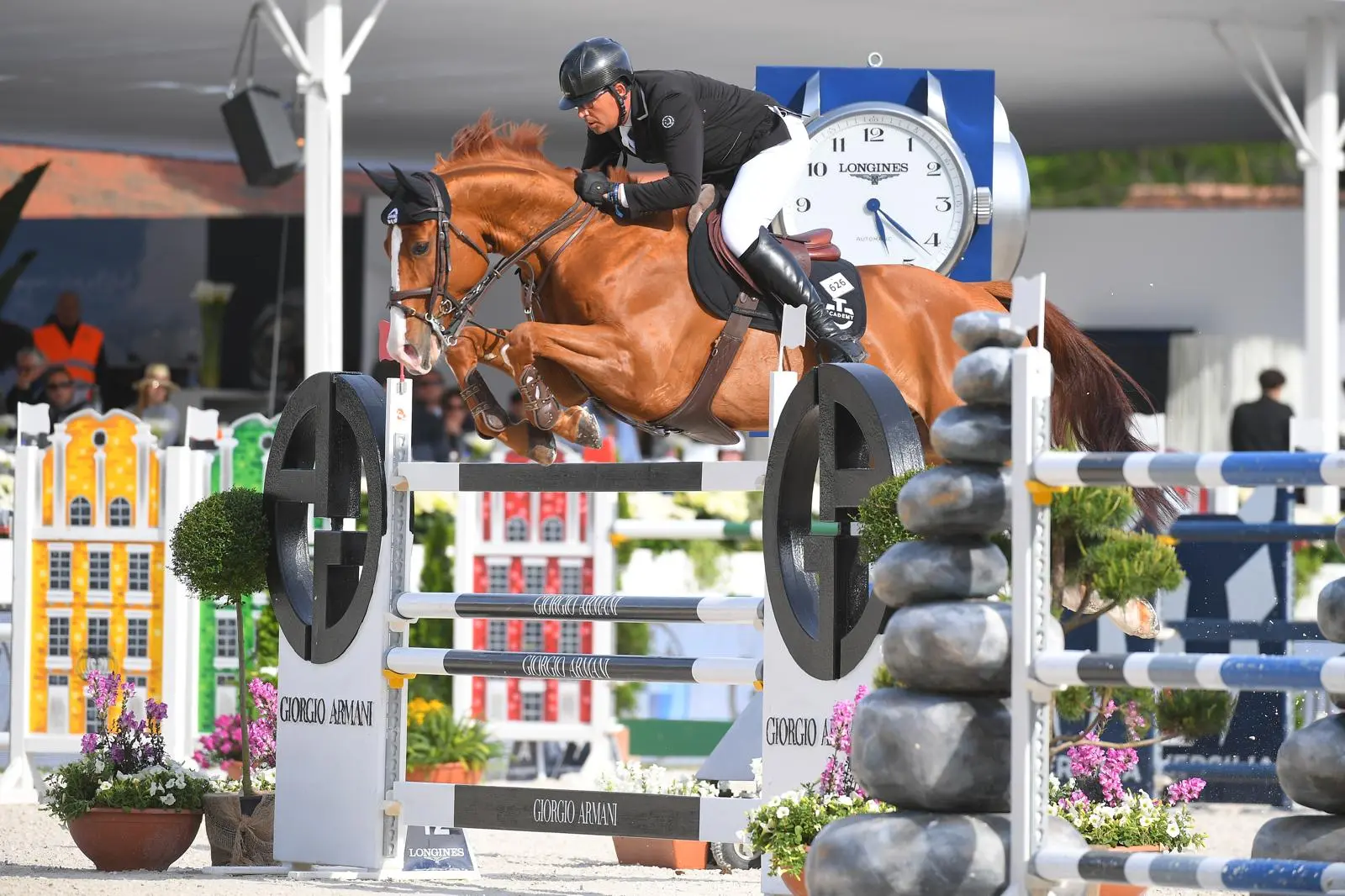 Gianluca Apolloni a cavallo durante una gara