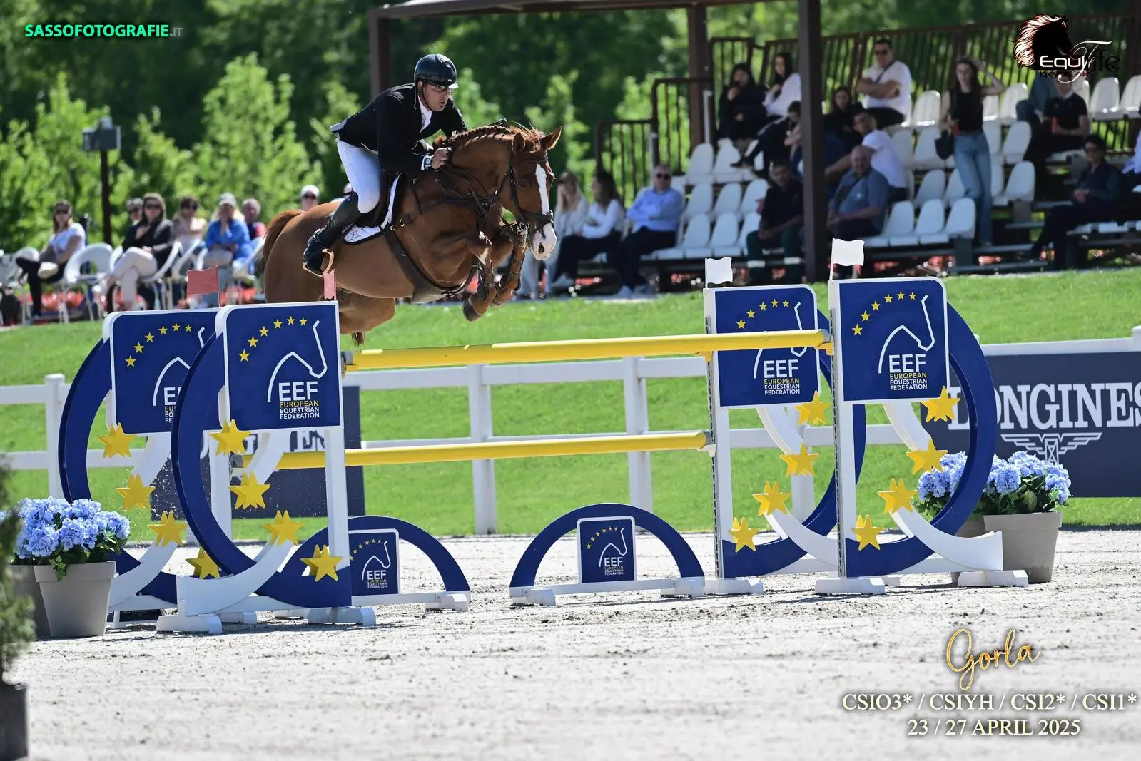 Gianluca Apolloni che gareggia a cavallo